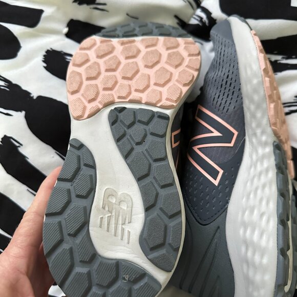 New Balance Grey/Pink Running Sneaker - Worn Once - Women's Size 9 - Picture 7 of 9